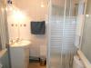 Salle d'eau avec douche